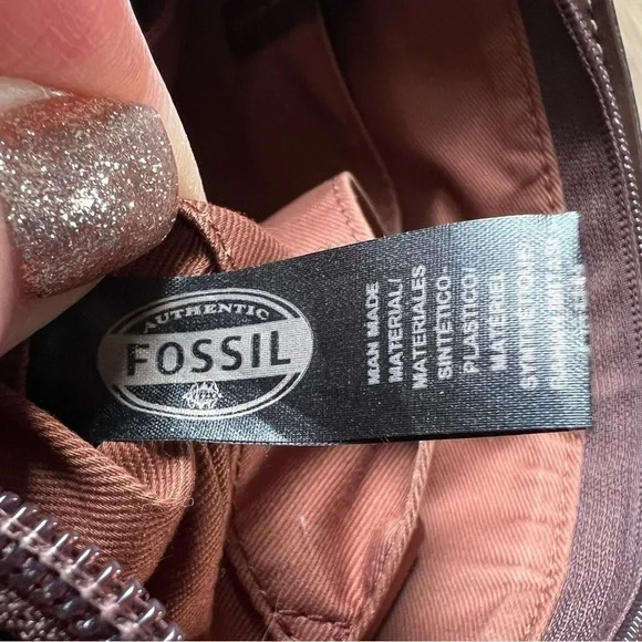 Fossil Issue Number 1954 Women’s Brown and Tan Crossbody Adjustable Strap Purse - Picture 8 of 11